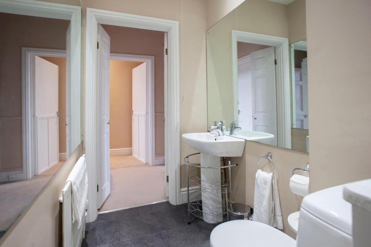 ※ Spacious, Central Bath Apartment ※ Exterior photo